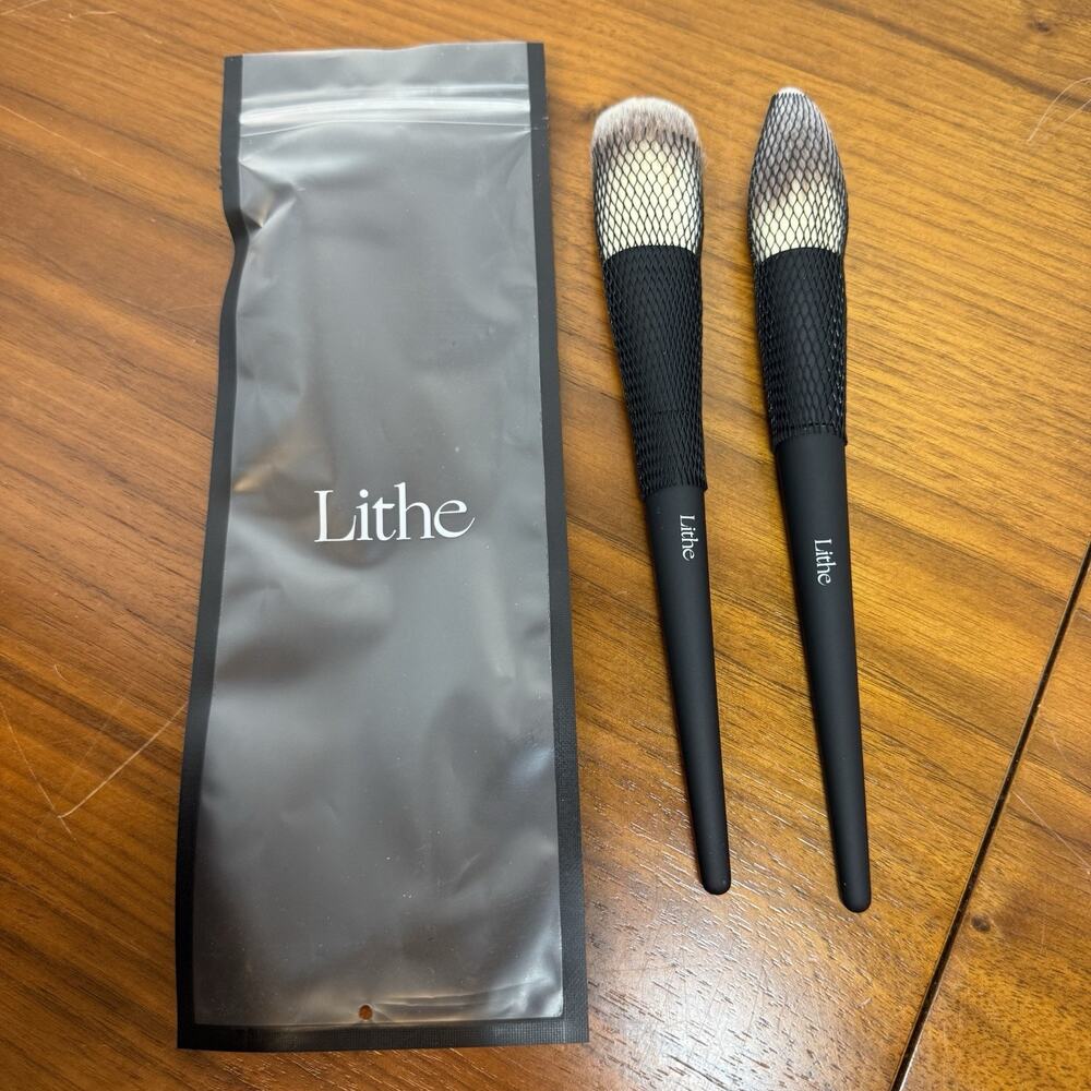 Lithe Beauty, The Essential Face Brush Set: (1) Bronzer Brush & (1) Powder Brush